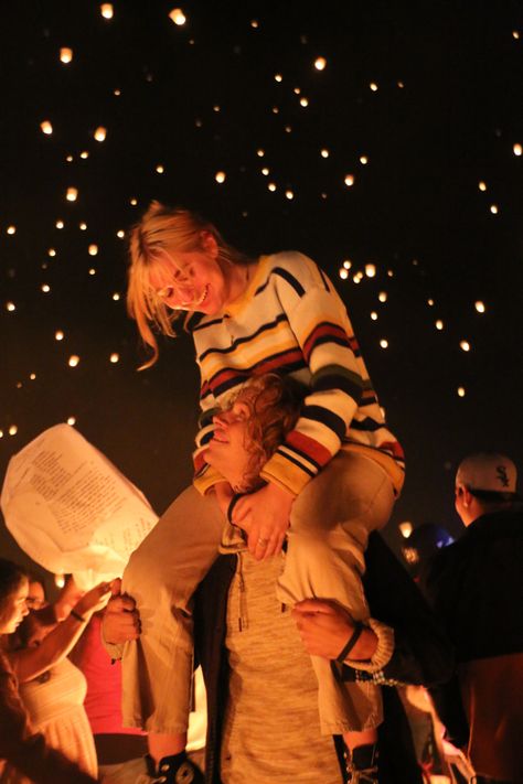 Festival Couple Aesthetic, Lantern Proposal, Latern Festival Proposal, Lantern Date, Utah Lantern Festival, Sky Lantern Aesthetic, Date Aesthetics, Lantern Festival Aesthetic, Lantern Festival Couple