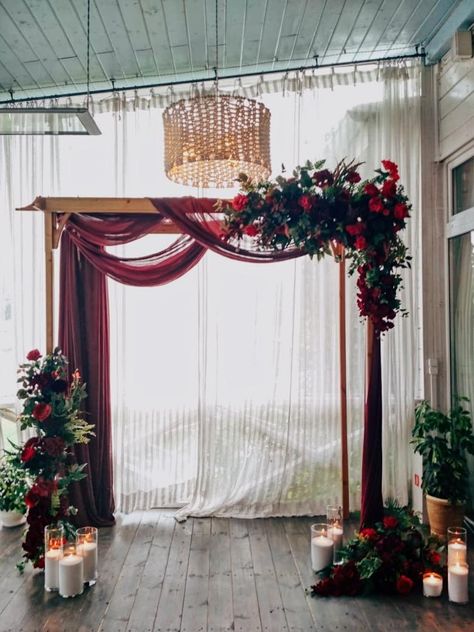 Red And Gold Wedding Arch, Burgundy Photo Backdrop, Red Wedding Arch Ideas, Christmas Wedding Arbor, Maroon Wedding Backdrop, Wedding Arch Burgundy, Wedding Arch Red, Christmas Wedding Arch, Burgundy Wedding Arch