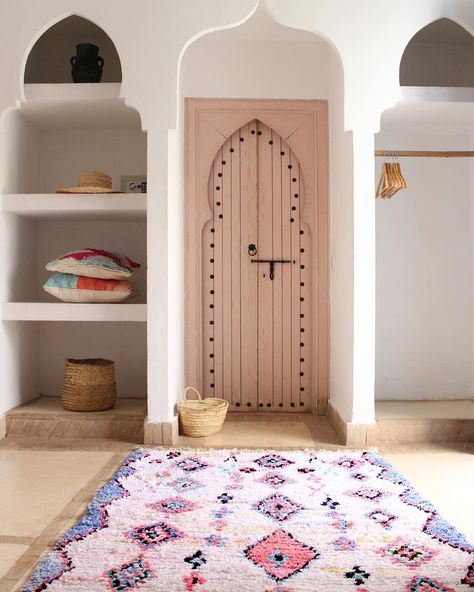 . Colorful Moroccan Rugs, Style Marocain, Moroccan Homes, Moroccan Interiors, Moroccan Design, Moroccan Decor, Style At Home, Elle Decor, Home Fashion