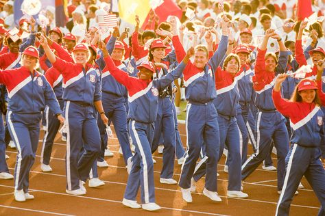 Here's What Team USA's Summer Olympics Uniforms Have Looked Like Over the Past 50 Years Olympic Outfits, Olympics Costume, Picnic Outfit Summer, Usa Summer, 1984 Olympics, Olympic Party, Olympics Opening Ceremony, Retro Looks, What Team