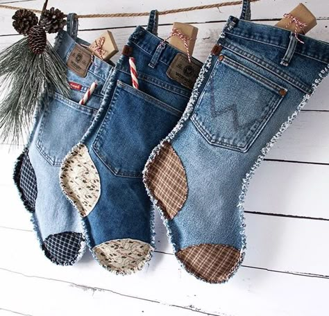 Jean Ornaments Recycled Denim, Återvinna Jeans, Artisanats Denim, Jean Quilts, Stockings Diy, Jul Diy, Jeans Crafts, Denim Crafts Diy, Christmas Stockings Diy