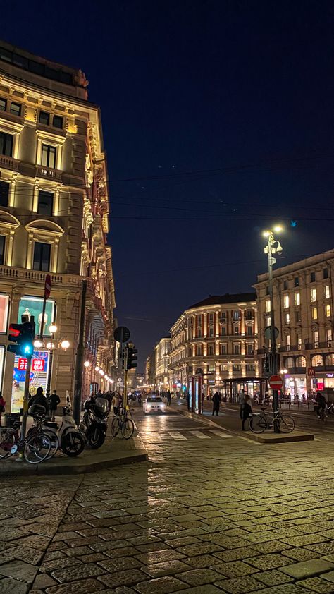 Italy At Night, Italia Aesthetic, Milan City, Italy Vibes, Italy Street, Italian Street, Italy Aesthetic, Night City, Milan Italy