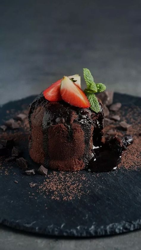 Choco Lava Cake, Choco Lava, Fresh Fruit Tart, Cake Wallpaper, Lava Cake, 21st Birthday Cake, Cake Photography, Delicacy Food, Gender Reveal Cake