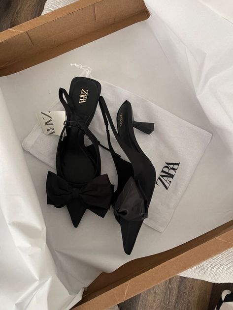 Black Heels With Bow, Elegant Shoes Heels, Hak Tinggi, Pretty Heels, Fashion Shoes Heels, Shoes Heels Classy, Cute Shoes Heels, Zara Heels, Shoes Outfit Fashion