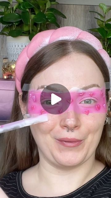 Care Bear Makeup Ideas, Tape Makeup Trend, Silly Makeup, Eyeshadow Hacks, Heart Eyeshadow, Tape Makeup, Bear Makeup, Artsy Makeup, Heart Makeup