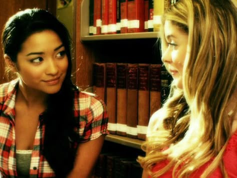 Emison Pretty Little Liars Hanna, Spencer And Toby, Pll Fashion, Emily Fields, Daenerys Targaryen Jon Snow, Perfect Storm, Ashley Benson, Caroline Forbes, Film Serie