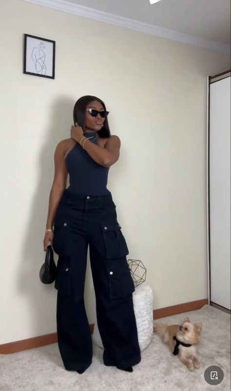 Classy Campus Outfits, Flowy Pants Outfit Black Women, Arcade Outfit Ideas Summer, Oversized Pants Outfit Black Women, Feminine Oversized Outfit, Feminine Cargo Pants Outfit, Black Cargo Pants Outfit Black Women, Fitted Top Baggy Pants, Big Bottoms Small Top Outfit