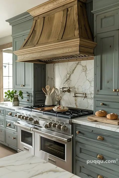 kitchen-backsplash-43 Luxury Kitchen Ideas, Backsplash Trends, Kitchen Backsplash Trends, Lake House Kitchen, 2024 Kitchen, French Country Kitchens, Dream Kitchens Design, Farmhouse Kitchen Design, French Country Kitchen