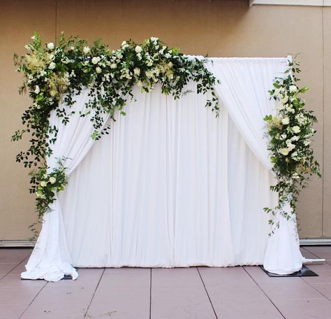 Wedding Draping Backdrop, Hyatt Centric, Round Wedding Tables, Pipe And Drape Backdrop, Wedding Draping, Draping Wedding, Simple Beach Wedding, Dream Wedding Decorations, Simple Wedding Decorations