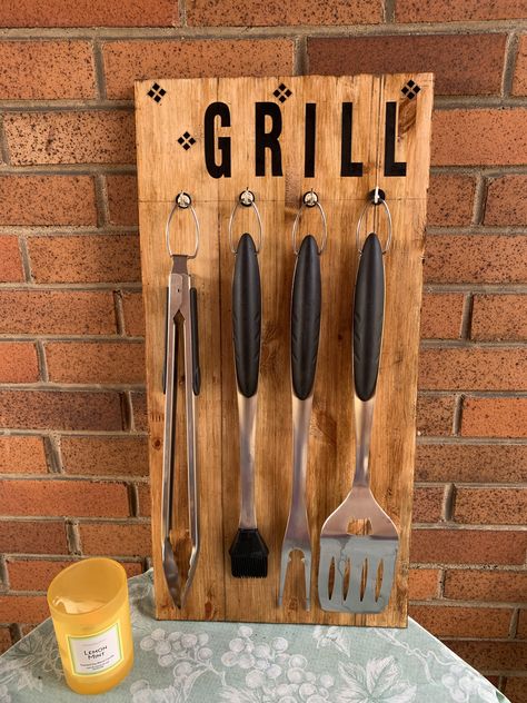 Bbq Tool Holder Diy, Grill Organization Ideas, Grill Caddy, Grill Accessories Storage, Yard Oasis, Bbq Gazebo, Diy Grill, Tool Hangers, Grilling Utensils