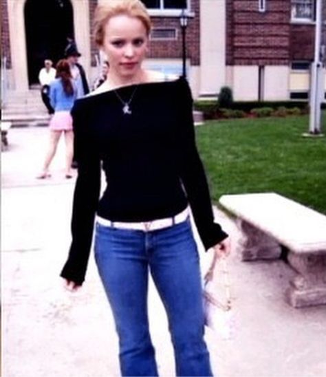 Behind the scenes footage of Regina George from 00s teen movie Mean Girls 2000s Fashion Aesthetic, Mean Girls Outfits, 2000s Icons, 2000s Girl, Outfits 2000s, 2000s Outfits, Regina George, Movies Outfit, 2000s Fashion