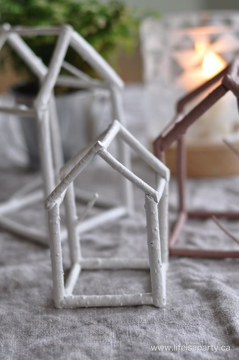 DIY twig house decor using dogwood branches or any other similar twigs. Easy to follow tutorial. Great nature made craft! Twig House, Diy Nature Decor, Twigs Diy, Twig Crafts, Branches Diy, Tree Branch Decor, Dogwood Branches, Twig Art, Deco Nature