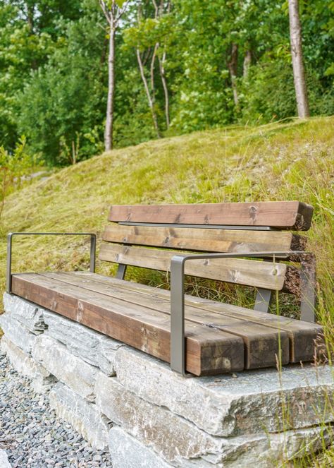 KONG bench takes its inspiration from the untouched nature of Scandinavia. These solid benches are available with or without a backrest and armrests, and can be used on their own or joined. Comes in 200 RAL colours for powder-coating. Untouched Nature, Park Landscape, Different Types Of Wood, Urban Furniture, Pebble Grey, Street Furniture, Ral Colours, Wood Detail, Tower Of London