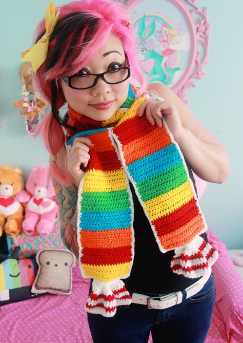 SmartiesInsta Twinkie Chan, Funky Scarves, Yarn Crafts Crochet, Pattern Rainbow, Crocheted Scarf, Cat Scarf, Crochet Food, Kids Scarf, How To Knit