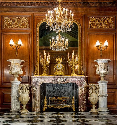 Classic House Interior Design, Classic European Interior, Winter Fireplace, European Interior Design, Fine Antique Furniture, French Fireplace, Baroque Decor, Classical Interior, Palace Interior