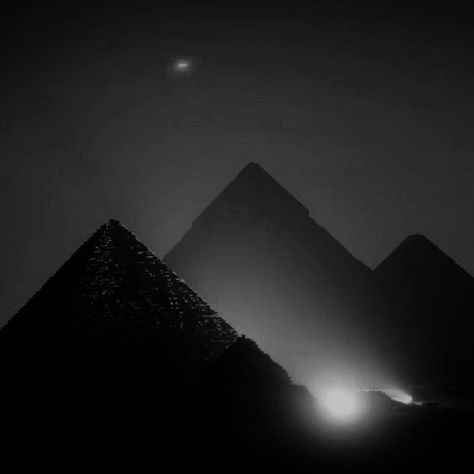 Egypt Aesthetic, Egyptian Mythology, Loki Laufeyson, Aesthetic Dark, Moon Knight, Dark Aesthetic, Dark Fantasy, Loki, Egypt