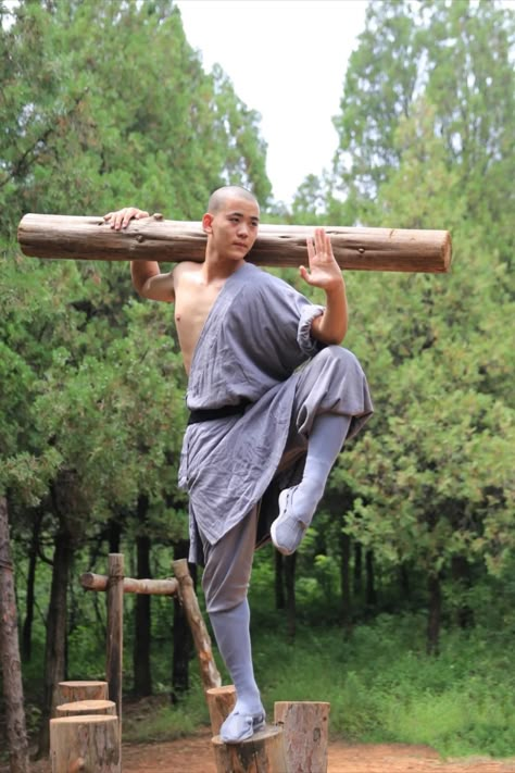 Shaolin kung fu stamina Monk Poses Reference, Kung Fu Poses Reference, Kungfu Pose, Martial Art Poses, Monk Poses, Martial Arts Reference, Kung Fu Poses, Monk Training, Staff Poses