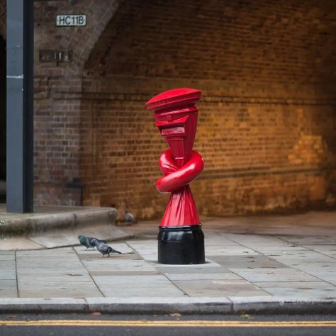 Alex Chinneck's Twisted Art - Design Swan Alex Chinneck, Twisted Art, Gift Guide Design, Chelsea Art, Post Boxes, Kensington And Chelsea, Name Card Design, Street Corner, Kinetic Sculpture