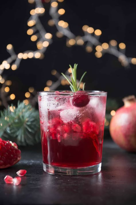 Pomegranate Vodka Spritzer - HowdyKitchen Pomegranate Rosemary Spritzer, Pomegranate Vodka Drinks, Pomegranate Spritzer Alcoholic, Pomagranet Cocktails Vodka, Pomegranate Cocktail Recipes Vodka, Pomegranate Holiday Cocktails, Vodka Spritzer Cocktails, Christmas Spritzer Drink, Holiday Spritzer Drinks