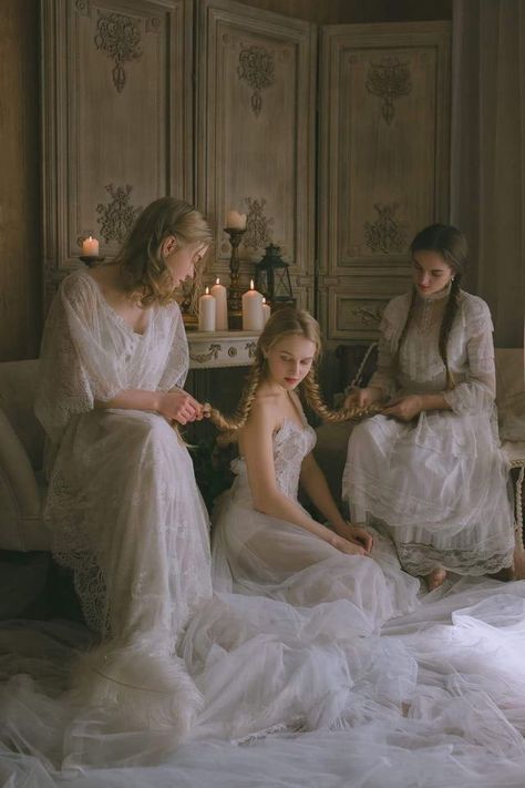 Sitting In Dress Pose, Fantasy Wedding Photos, Romantic Dress Aesthetic, 3 Sisters Aesthetic, Women In White Dresses, Archeron Sisters, Era Victoria, Royalty Core, Gaun Abad Pertengahan