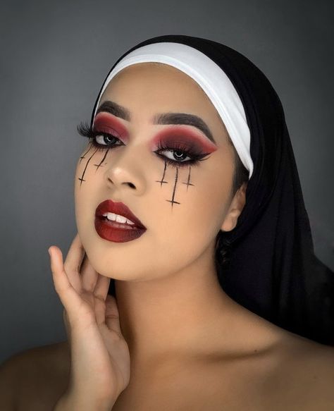 Nun Makeup Halloween Pretty, Nun Halloween Costumes Makeup, Nun Makeup Halloween, Maquillage Halloween Simple, Halloweenský Makeup, Holloween Makeup, Classy Halloween Costumes, Cute Halloween Makeup, Halloween Makeup Diy