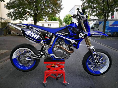 yamaha Yamaha Supermoto, Kawasaki Classic, Supermoto Wheels, Supermoto Bikes, Kawasaki 250, Custom Dirt Bike, Yamaha Wr, Moto Scrambler, Cool Dirt Bikes