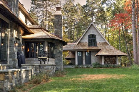 Retreats | TEA2 Architects Stone House Plans, Art Nouveau House, Carriage House Garage, Lake Houses Exterior, Cabin Retreat, Cottage Lake, Exterior House Paint Color Combinations, Modern Mountain Home, Guest Cabin