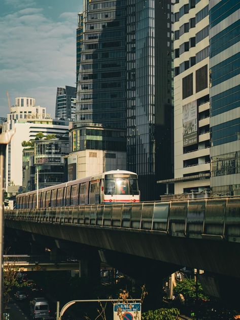 BTS Skytrain in Bangkok. Bangkok Wallpaper, Bangkok Aesthetic, Bangkok Skyline, Bangkok Photos, Thailand Wallpaper, Bangkok City, Catcher In The Rye, Asian Style, Rye