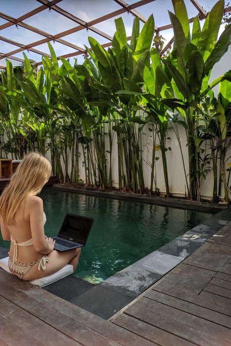 Get your free download of the Ultimate Bali Digital Nomad Guide with all the tips you need for traveling to Bali & working remotely. Black Digital Nomad, Digital Nomad Aesthetic Bali, Bali Lifestyle Aesthetic, Working In Bali, Life In Bali, Digital Nomad Lifestyle Aesthetic, Work Remotely Aesthetic, Bali Digital Nomad, Remote Work Aesthetic Travel