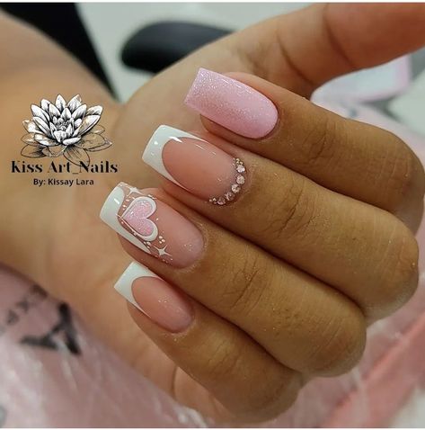 French Manicure Nail Designs, Valentines Nail Art Designs, Unghie Sfumate, Heart Nail Designs, Nails Yellow, Valentine Nail Art, Romantic Nails, French Manicure Nails, Nail Designs Valentines