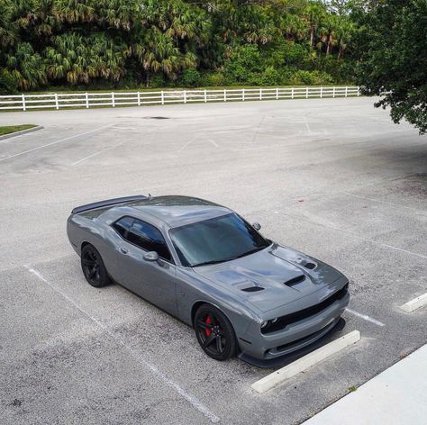 Grey Challenger Dodge, Dodge Challenger Colors, Grey Challenger, Inside Car Decorations, Doge Challenger, Car Obsession, Challenger Hellcat, Dodge Challenger Hellcat, Dodge Challenger Srt Hellcat