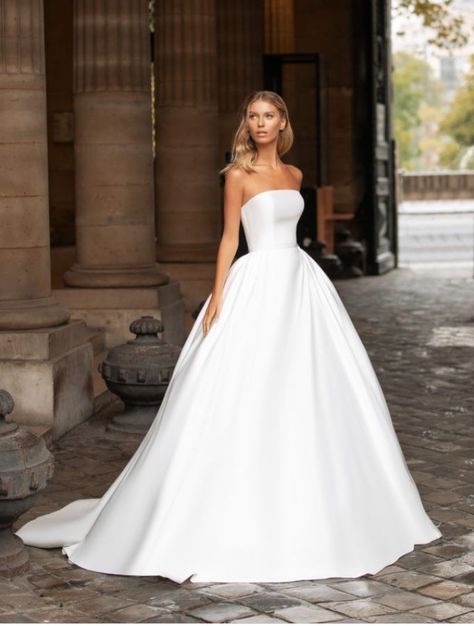 Simple Ballgown Wedding Dress, Ballgown Wedding Dress, Dreamy Gowns, Milla Nova, Ballgown Wedding, Wedding Dresses Cinderella, Classy Wedding Dress, Genius Ideas, White Wedding Dress