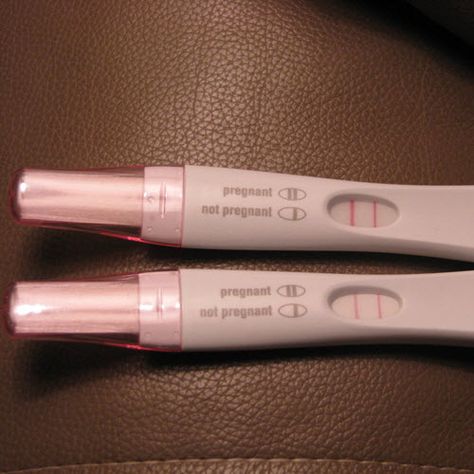 How do Early Pregnancy Tests work? https://www.zoombaby.co.uk/ultra-early-pregnancy-tests #zoombaby #pregnancy #ovulation #pregnancytests Pregnant Test Positive, Positive Pregnancy Test Pictures, Pregnant Test, Operasi Caesar, Early Pregnancy Test, Negative Pregnancy Test, Fake Pregnancy, Belly Bump, Mom Health