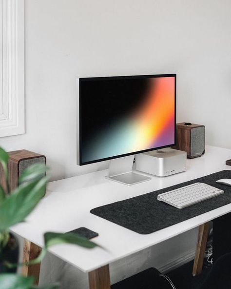 iSetups | Minimal Setups 🌱 on Instagram: "Today’s @isetups 👨🏻‍💻 What’s your favourite part of this setup❓ Rate this 1-10! Media by @hakeemrx" Apple Set Up, Editing Setup, Apple Studio Display, Apple Setup, Mens Home Office, Minimal Workspace, Catalogue Cover, Minimal Setup, Male Living Space