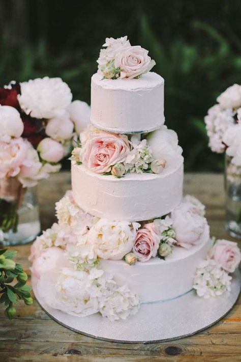 Looking for Wedding Cake Ideas? Well how about 105 of the most beautiful and creative designs to get you started! These are the very best of 2015... Vintage Pasta, Cake With Flowers, Fresh Flower Cake, Floral Wedding Cakes, Naked Cakes, Tiered Cake, Cool Wedding Cakes, White Wedding Cake, Elegant Wedding Cakes