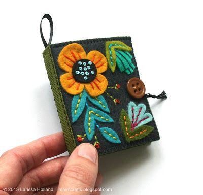 This Wool Felt Projects, Felted Wool Crafts, Wool Embroidery, Needle Cases, Felt Embroidery, Felt Projects, Needle Book, Needle Case, Hand Applique