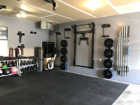 √ 30+ Best Home Gym Ideas and Gym Rooms for Your Training Room   - home/garage gym - #Gym #Home #homegarage #Ideas #room #Rooms #Training #exercisegearforsale Modern Home Gym, Home Gym Basement, Home Gym Ideas, Dream Home Gym, Home Gym Flooring, Home Gym Garage, Workout Room Home, Diy Home Gym, Basement Gym