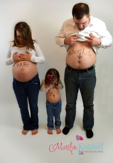 Fun. Funny. Maternity. Baby bump. Pregnancy photo idea. Bump Reveal Photo Ideas, Second Baby Maternity Shoot, Funny Maternity Photoshoot, Fun Maternity Shoot Ideas, Funny Maternity Shoot, Silly Maternity Photos, Funny Bump Pictures, Funny Family Maternity Pictures, Maternity Photo Shoot Ideas Funny