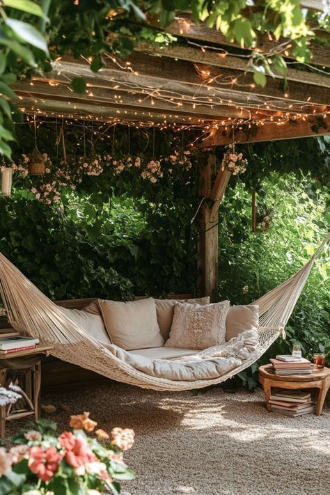 Patio Off Master Suite, Small Outdoor Covered Patio Ideas, Cozy Outdoor Living Space Ideas, Romantic Patio Ideas, Aesthetic Backyard Ideas, Backyard Lounge Area, Hammock Oasis, Outdoor Room Ideas, Alfresco Ideas