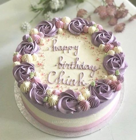 Simple Beautiful Cake Design, Single Layer Round Cake Designs, Simple Cake For Mothers Birthday, Mother Days Cake, Cake Designs For Mother, Cake Ideas Preppy, Cake Ultah Simple, Cake Design For Girls Birthday, Mother Day Cakes