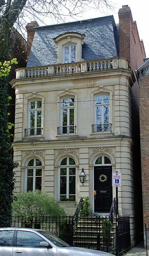 Mansard Roof, Cottage Exterior, التصميم الخارجي للمنزل, Lincoln Park, Paris Apartments, Beautiful Buildings, Home Fashion, Victorian Homes, My Dream Home