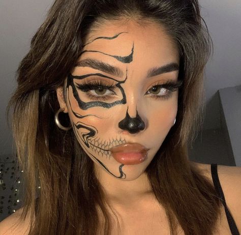 Hallowen Schminke, Nem Halloween Makeup, Maquillage Halloween Simple, Makeup Y2k, Halloweenský Makeup, Drag Make-up, Cute Halloween Makeup, Skeleton Makeup, Halloween Makeup Pretty