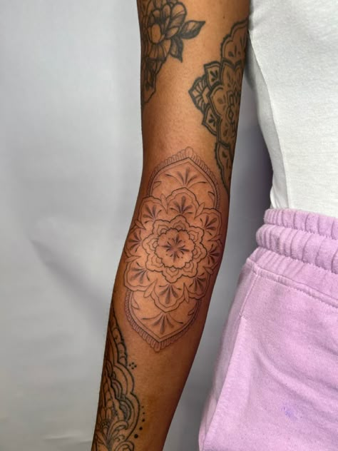 Elbow Lotus Tattoo, Sunshine Mandala Tattoo, Elbow Tattoo Filler, Arm Ditch Tattoos For Women, Cute Elbow Tattoos For Women, Ornamental Elbow Tattoo, Mandala Upper Arm Tattoo, Peyton Tattoo, Side Elbow Tattoo