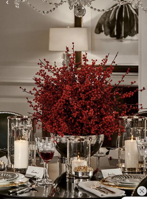 Red Christmas Decor, Christmas Dining Table, Elegant Christmas Trees, Xmas Deco, Christmas Tablescape, Christmas Interiors, Christmas Themes Decorations, Christmas Tree Inspiration, Deco Floral