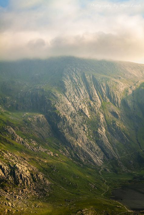 The Glyderau (a Welsh plural form, also known in English as the Glyders) are a mountain group in Snowdonia, North Wales. The name derives from the highest peaks in the range, Glyder Fawr and Glyder Fach. North Wales Aesthetic, Welsh Aesthetic, Welsh Mountains, Wales Mountains, Snowdonia, North Wales, Places Of Interest, Great British, British Isles