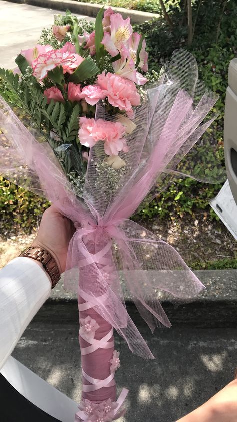 DIY ballet bouquet 💐 had fun making this for Kylyns recital!! 💗💐 Ballet Flowers Bouquet, Ballet Recital Bouquet Ideas, Ballet Recital Flowers, Ballet Gifts Diy, First Recital Gift, Recital Flowers For Dancers, Nutcracker Ballet Gifts For Dancers, Dance Recital Flower Bouquet Ideas, Ballet Recital Flower Bouquet