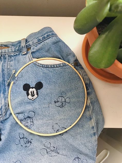 Mickey Shorts, Clothes Embroidery Diy, Embroidered Denim Shorts, Disney Embroidery, Diy Embroidery Patterns, Embroidery Stitches Tutorial, Hand Embroidery Projects, Pola Sulam, Embroidery On Clothes