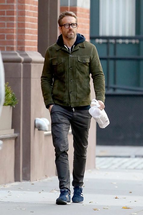 Ryan Reynolds | J Brand Brooks Trousers | The Jeans Blog Ryan Reynolds Style, Handsome Men Quotes, Handsome Style, Moto Biker Jacket, Suede Leather Jacket, Slim Fit Jackets, Ryan Reynolds, Leather Shirt, Mens Green