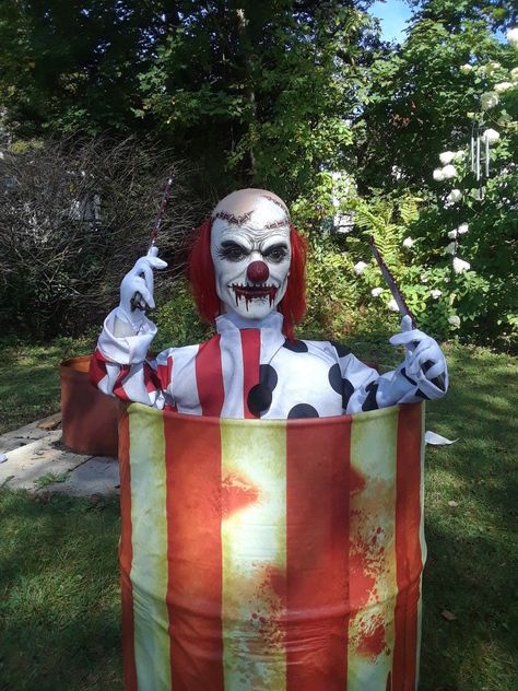 Freak Show Halloween Decorations Diy Clown Halloween Decorations, Evil Carnival, Clown Decorations, Clowns Halloween Decorations, Scary Carnival, Scary Circus, Halloween Props Scary, Haunted Carnival, Dekorasi Halloween