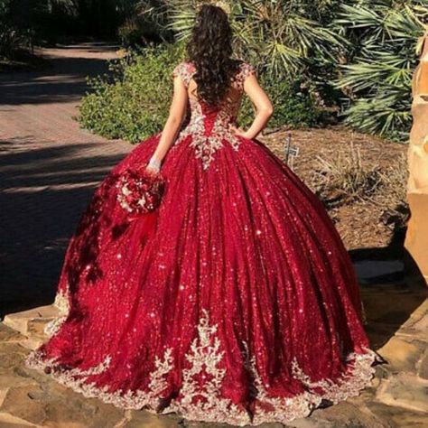 Red Quince Dresses Princess, Royal Red And Gold Quinceanera Dresses, Rojo Quinceanera Dresses, Red Sweet 15 Dresses, Red Gold Quince Dress, Quinceanera Red And Gold Dresses, Quncie Dresses Red, Red Center Piece For Quinceaneras, Dark Red 15 Dresses Quinceanera